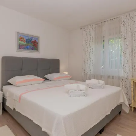 Beautiful Vrljika With Pool In Makarska *