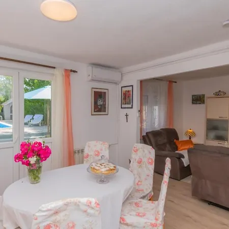 Beautiful Vrljika With Pool In Makarska *