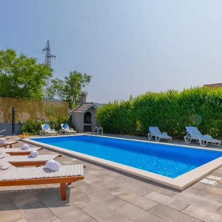 Beautiful Vrljika With Pool In Makarska Βίλα