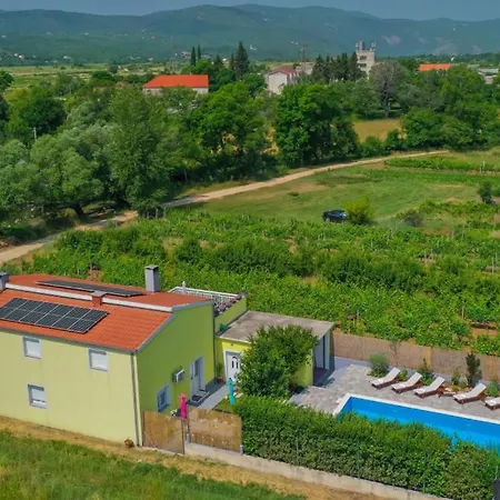Beautiful Vrljika With Pool In Makarska Βίλα Grubine