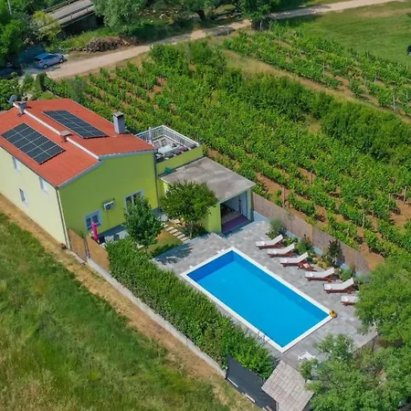 Βίλα Beautiful Vrljika With Pool In Makarska *