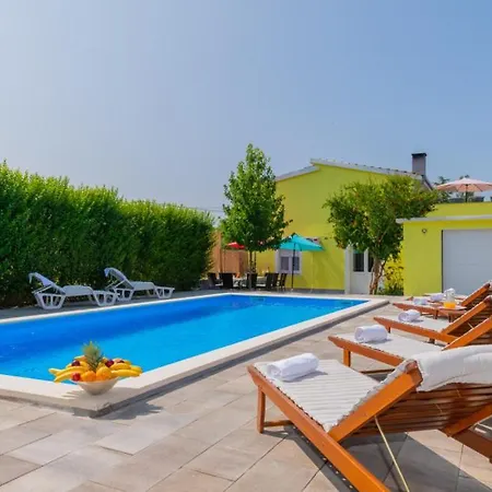 Beautiful Vrljika With Pool In Makarska Βίλα Grubine
